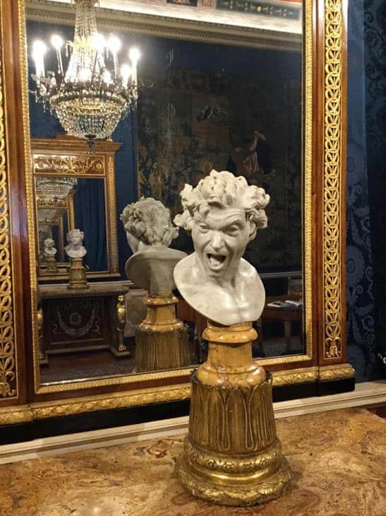 Bernini escultura en el Palacio de España de Roma