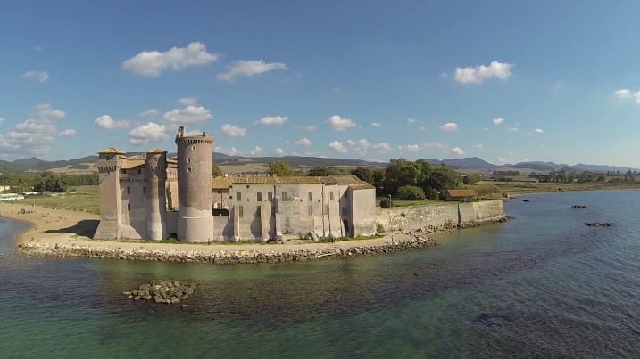 Que hacer en Roma en verano playa y castillo de Santa Severa