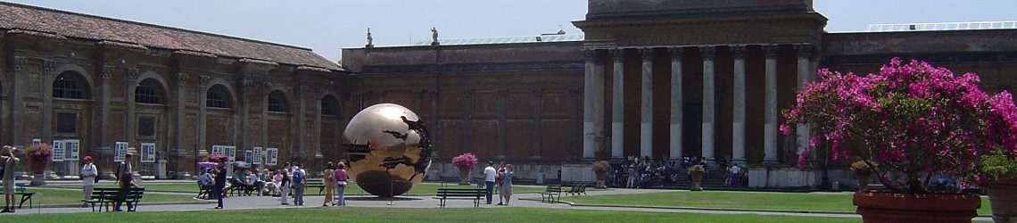 Tour Museos Vaticanos y Capilla Sixtina patio de la piña