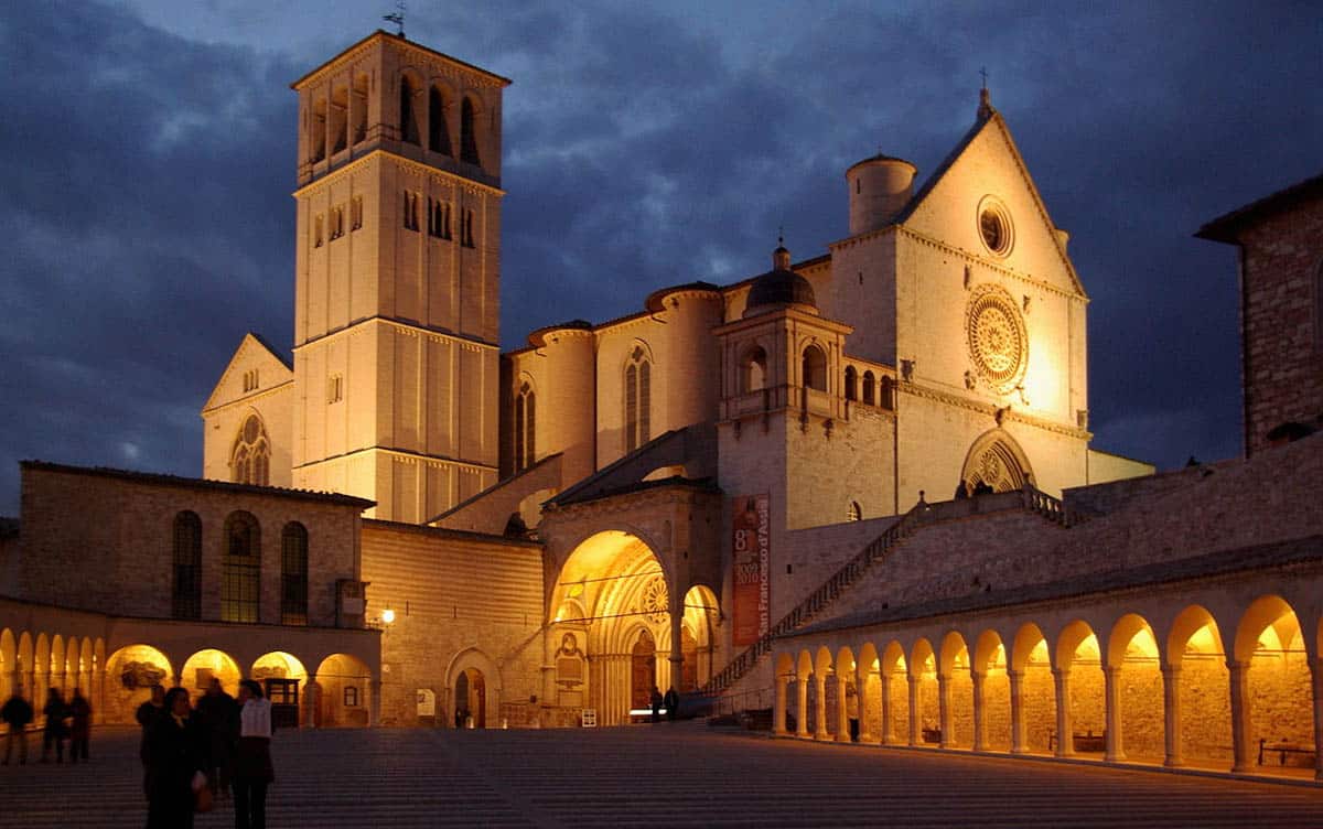 LA IGLESIA CATÓLICA EN ITALIA, CENTRO DE LA CATOLICIDAD EN EL SIGLO XXI. | SANCHO GOBERNADOR DE UNA ÍNSULA LA IGLESIA CATÓLICA EN ITALIA, CENTRO DE LA CATOLICIDAD EN EL SIGLO XXI. | SANCHO GOBERNADOR DE UNA ÍNSULA