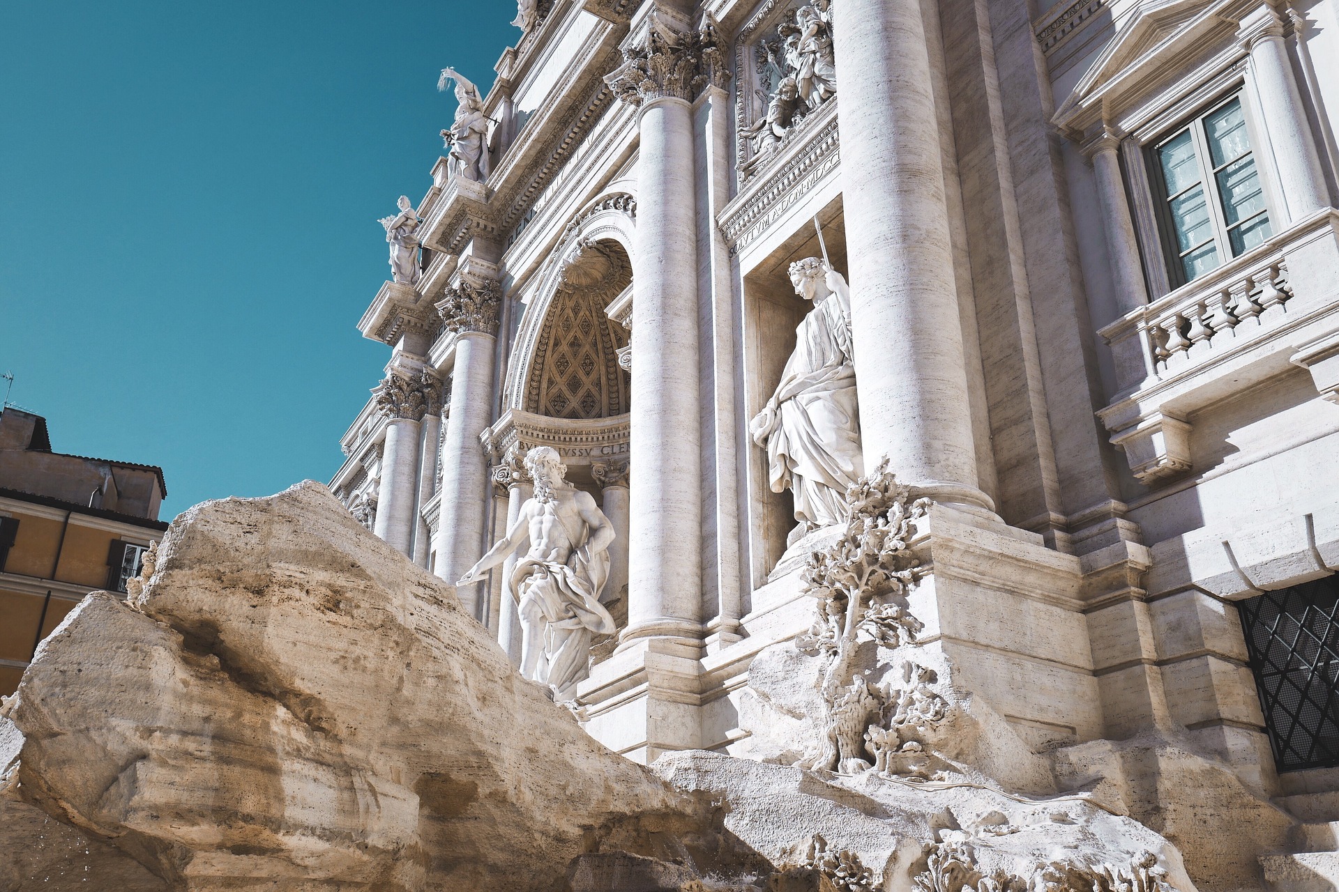 Fuente de Trevi y cielo de Roma