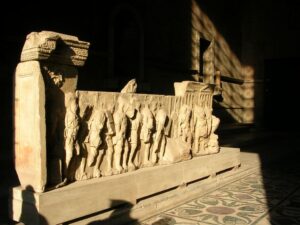 Interior de la curia romana en el Foro