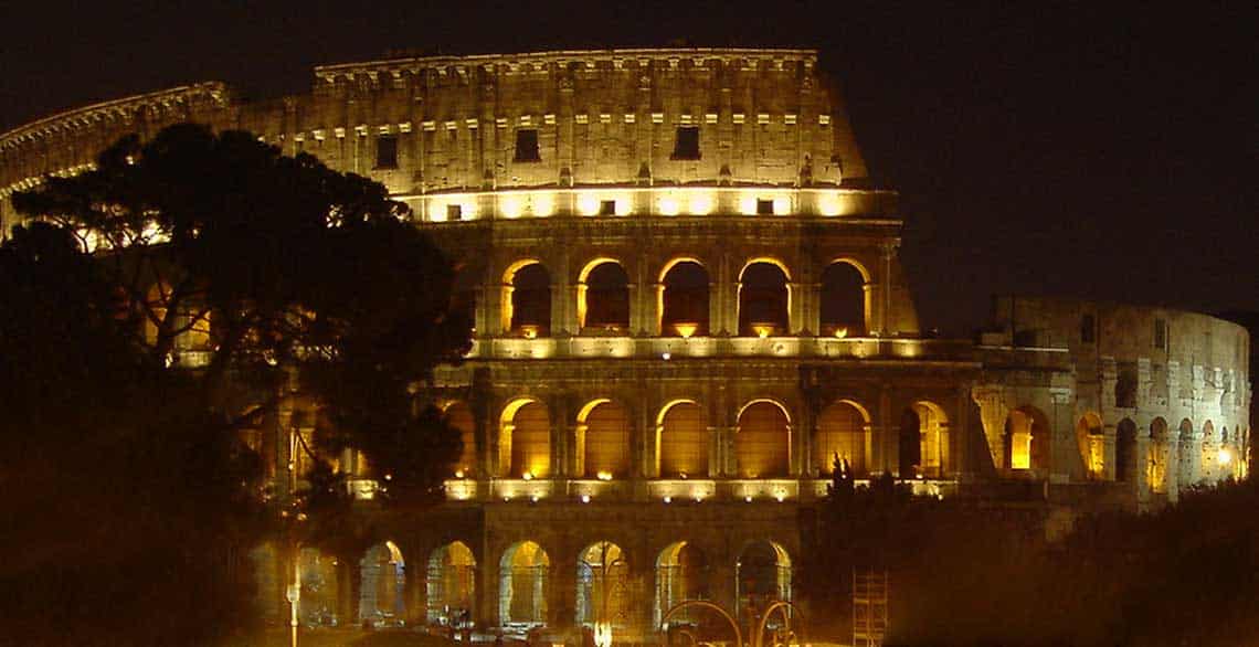 Visita el Coliseo de Noche