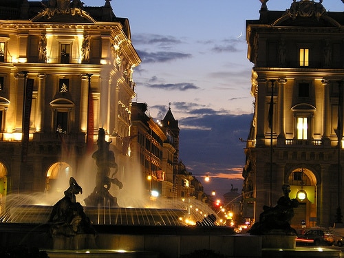 plaza repubblica roma de noche