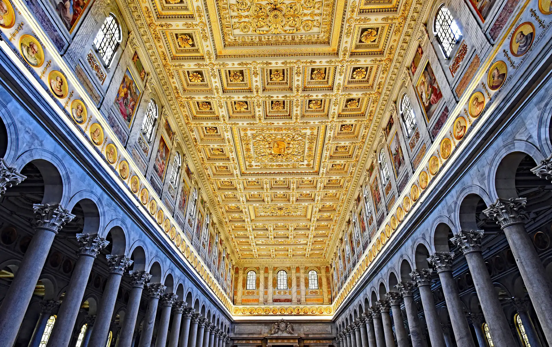 Los Papas. - Página 2 Nave-central-basilica-de-San-Pablo-Extramuros