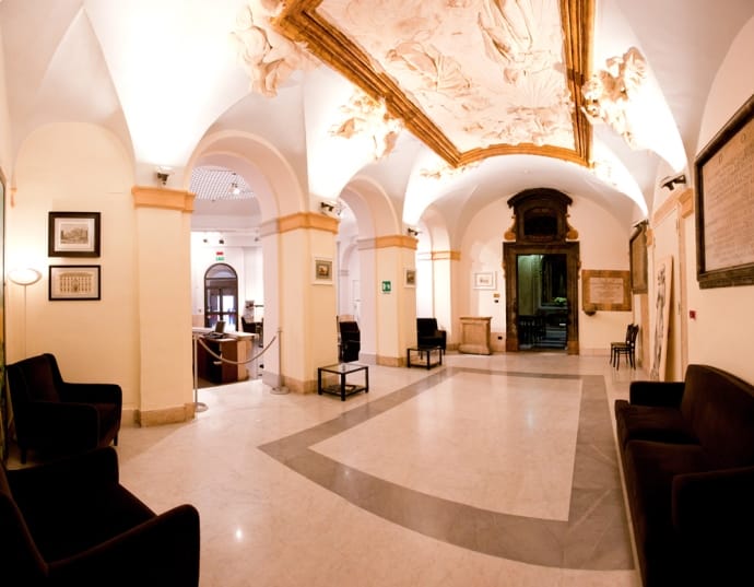 Foyer del palacio santa Chiara Opera en Roma