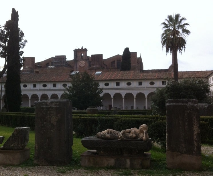 patio santa maria angeles termas diocleciano