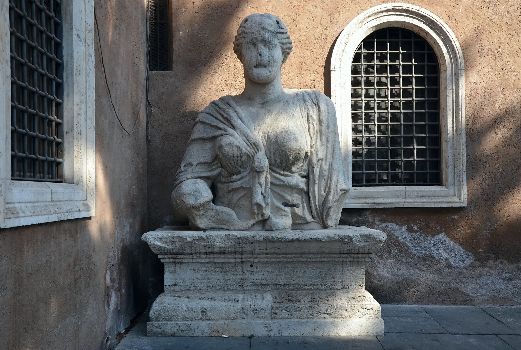 Madama Lucrezia - estatua parlante