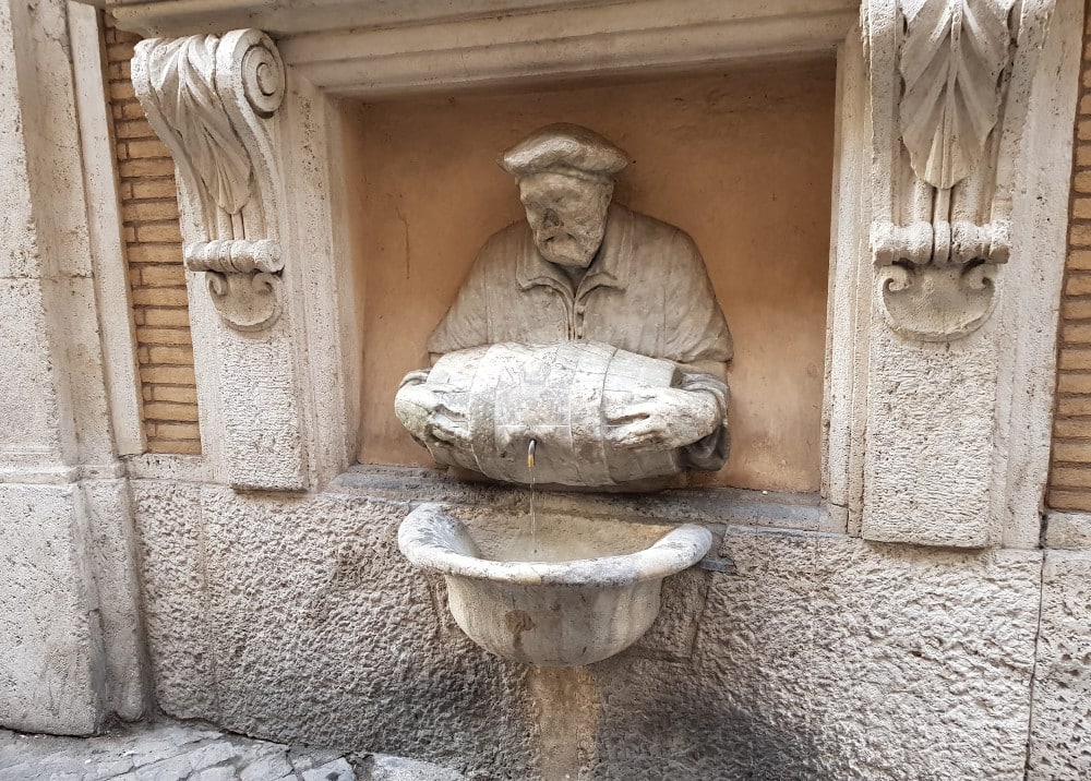 fuente facchino estatuas hablantes roma