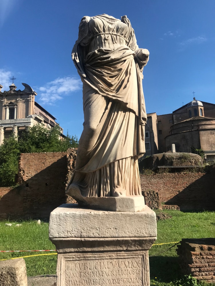 foro romano casa vestales