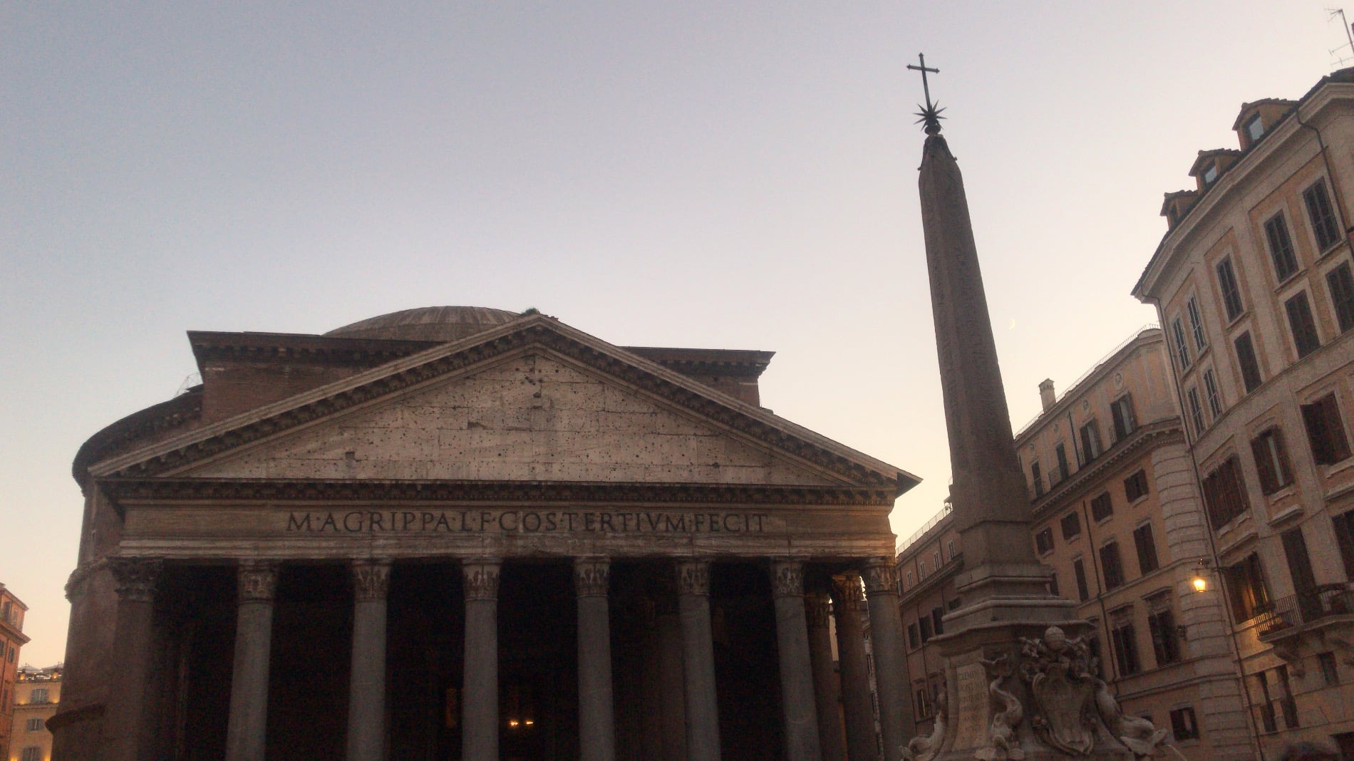 panteon atardecer