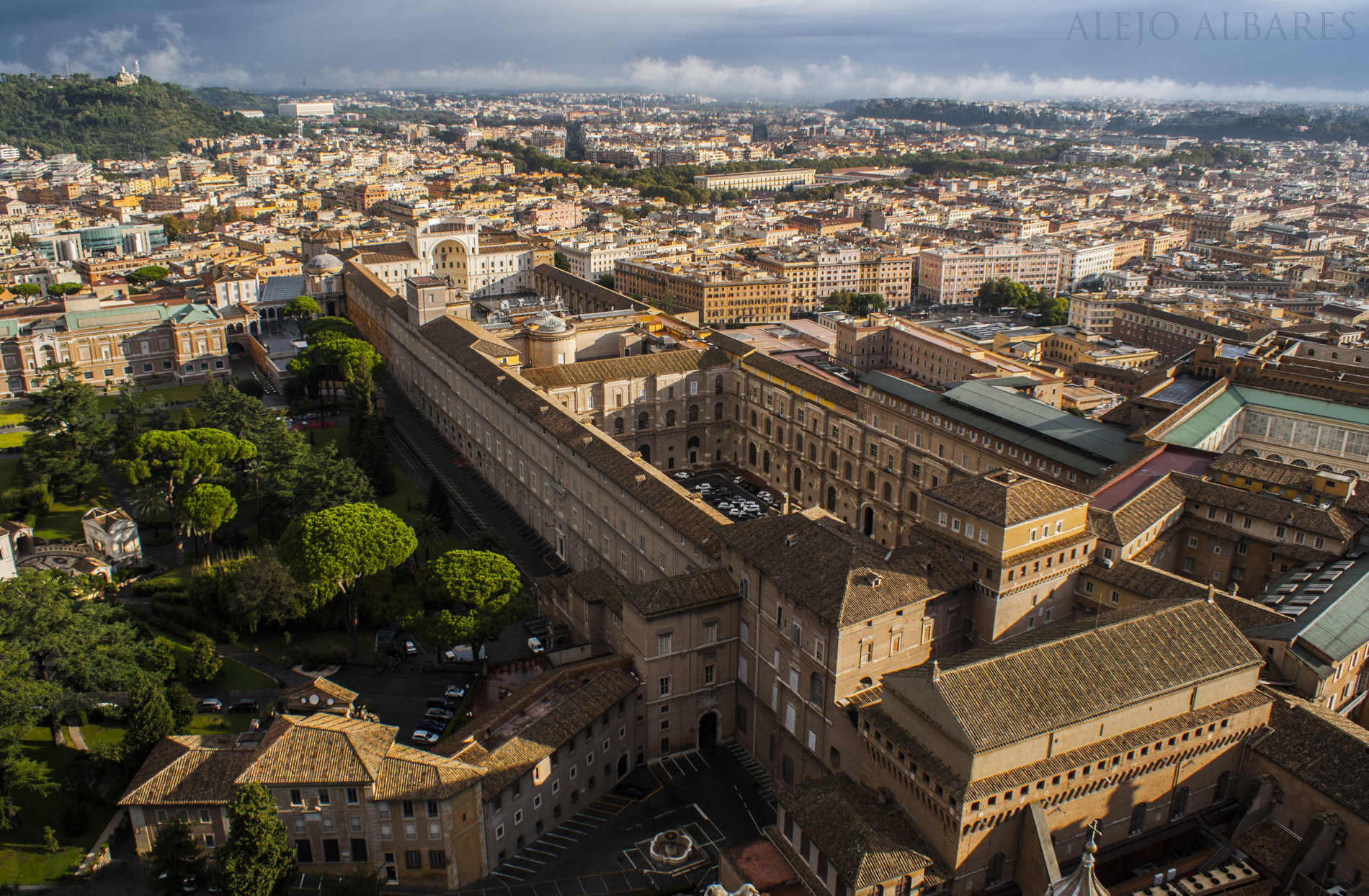 vistas del vaticano desde la cúpula de San Pedro vistas del vaticano desde la cúpula de San Pedro