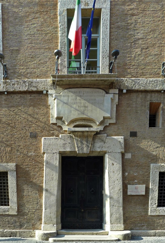 Carceri Nuove edificio Inocencio X entrada via giulia