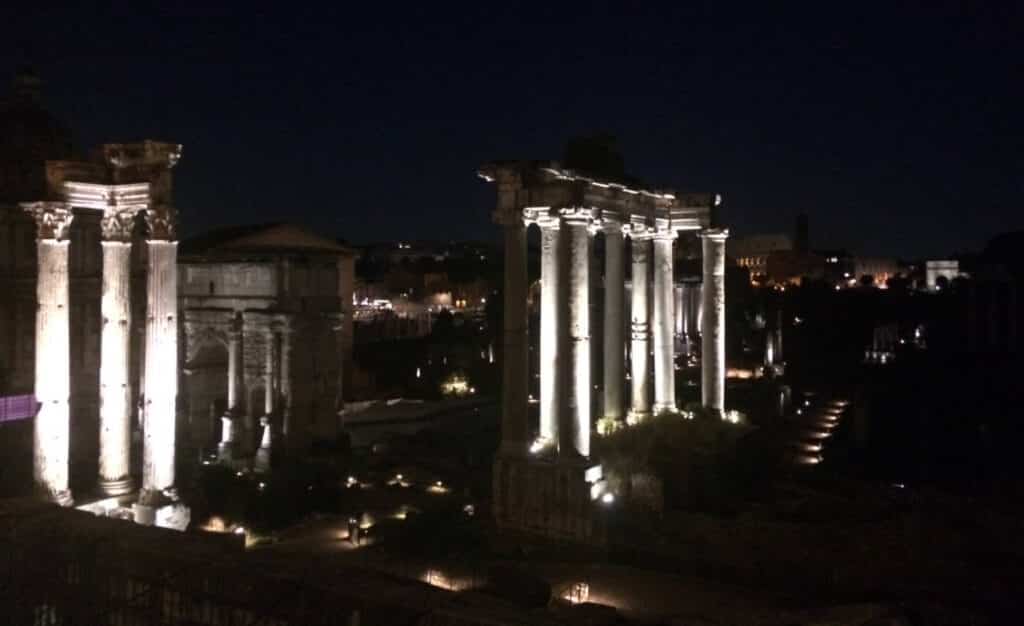 foro romano noche