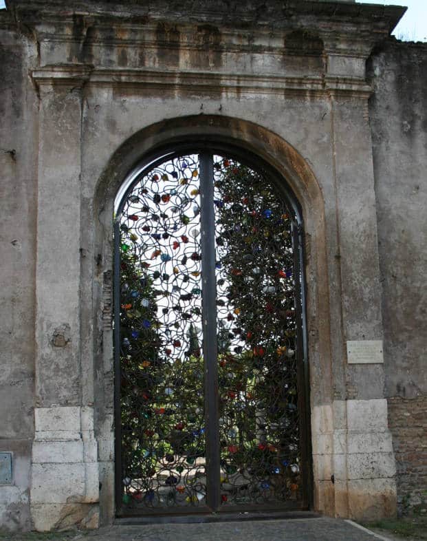 santa Croce in Gerusalemme puerta jannis kounellis