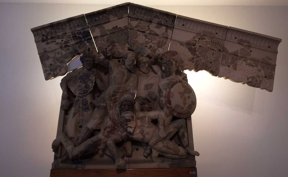 escultura 7 contro tebas en el museo etrusco