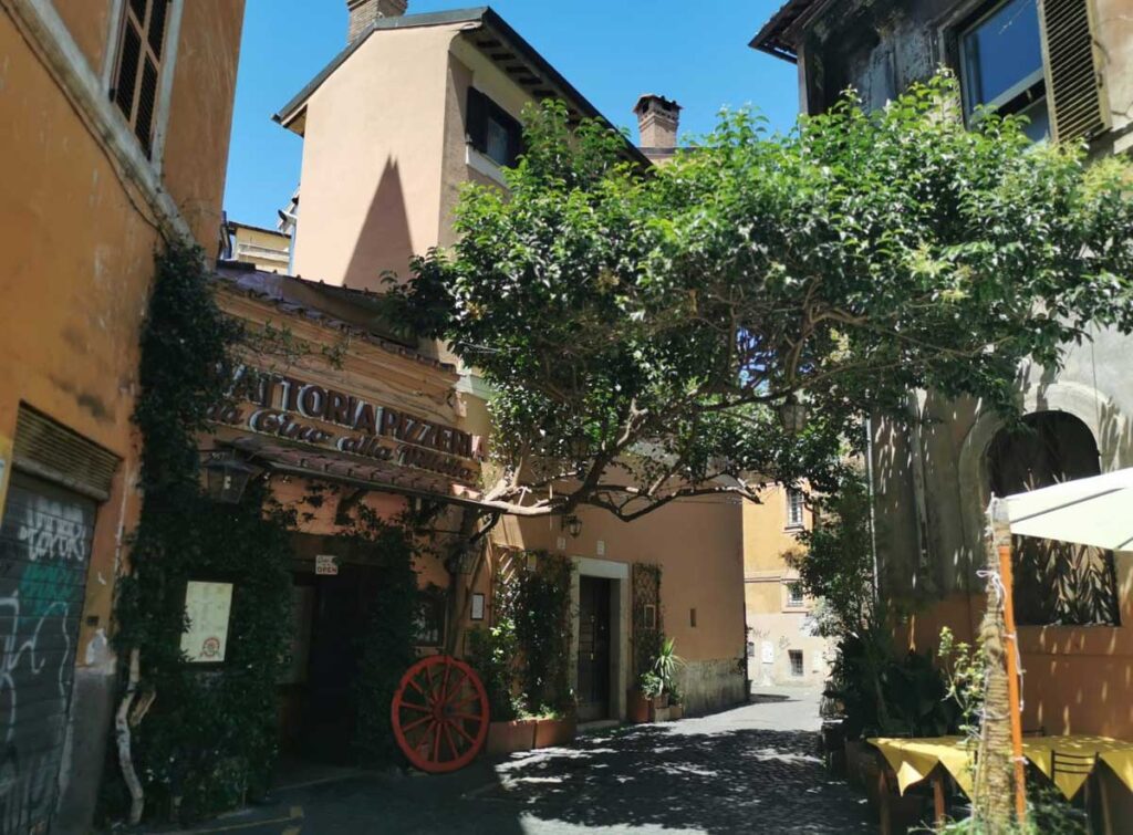 vicolo del buco trastevere