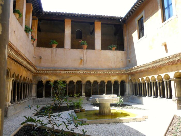 claustro cuatro santos coronados