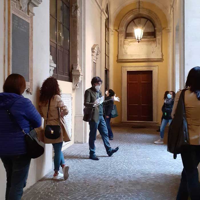 visita guiada iglesia montserrat roma