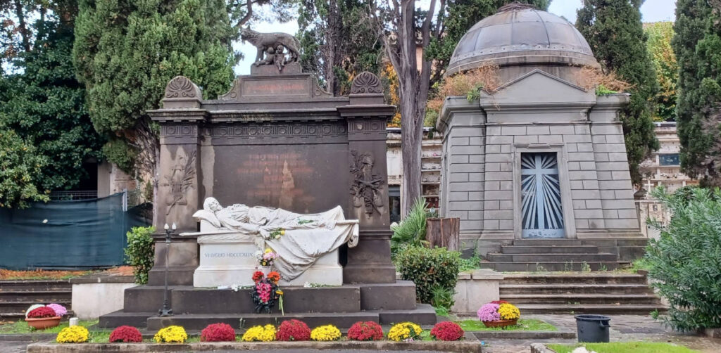 tumba mameli cementerio verano