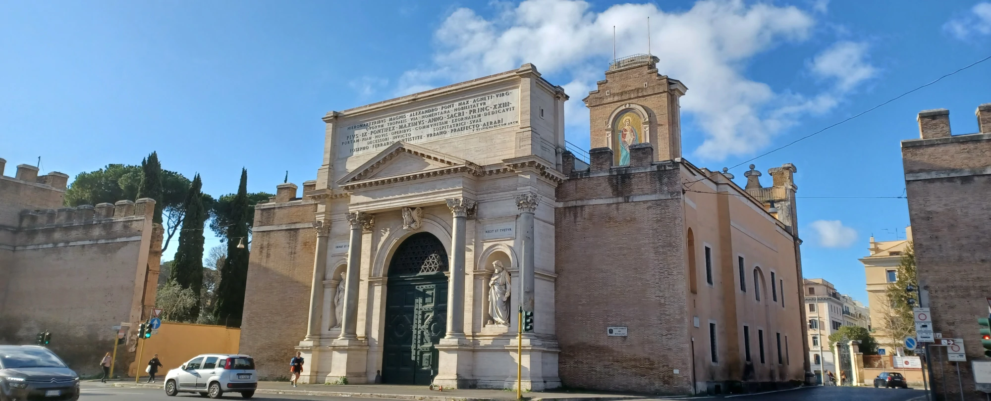 Porta Pia lado via Nomentana realizada por Virginio Vespignani