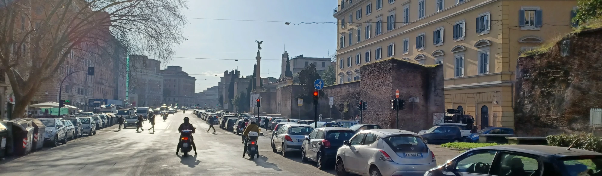 vista porta pia desde piazza fiume