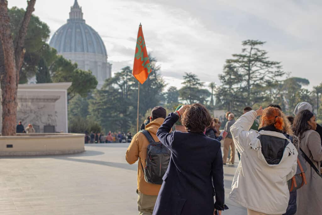 grupo en una visita guiada por los Museos Vaticanos