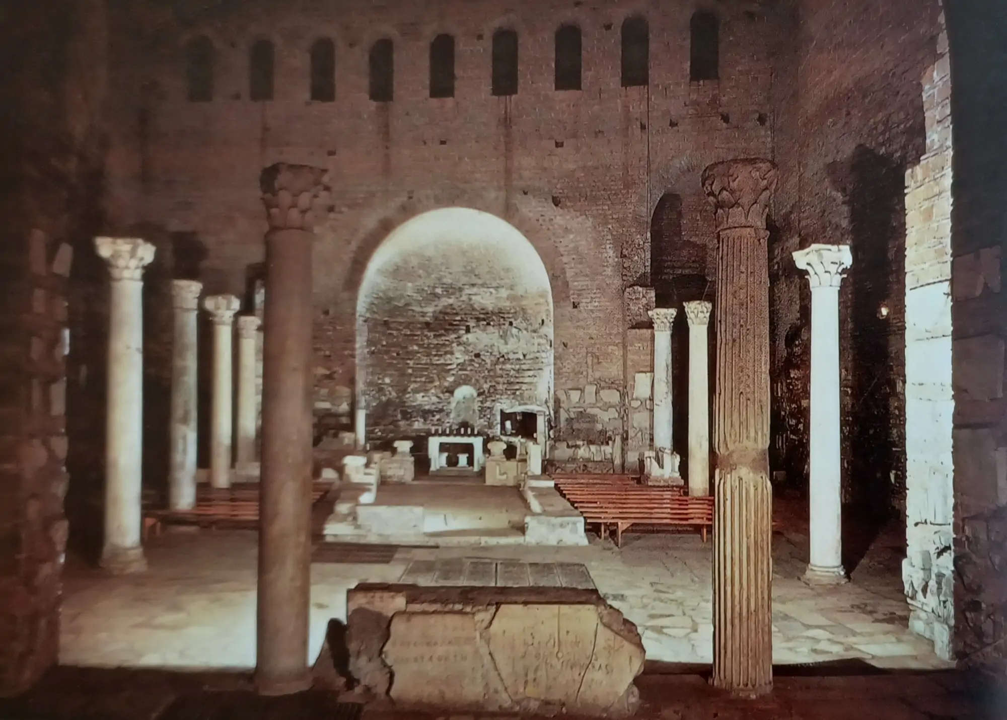 basilica Nereo y Aquileo en las Catacumbas de Domitila