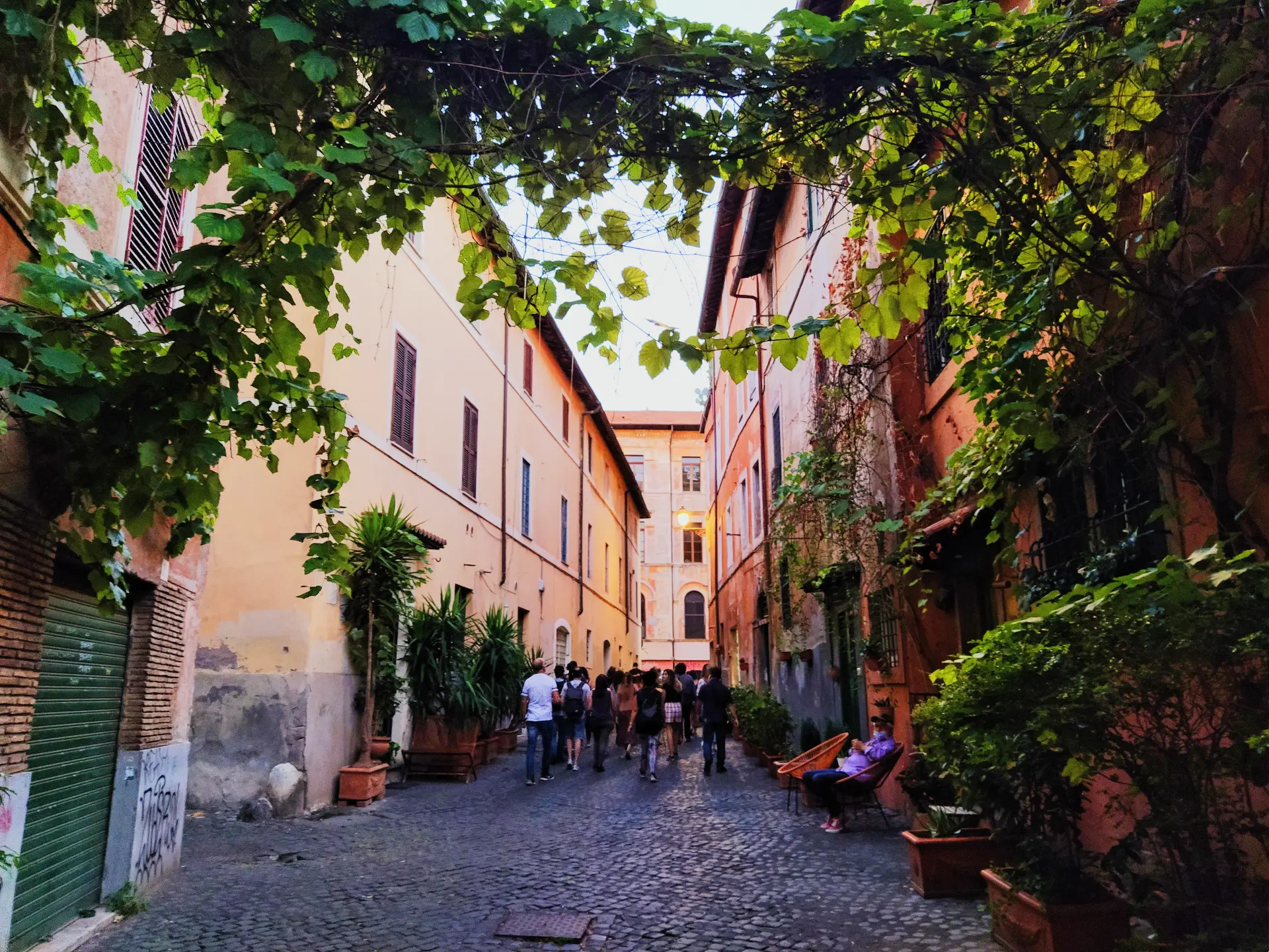 callejeando durante una visita al Trastevere qué ver en Roma qué visitar en Roma que hacer en Roma