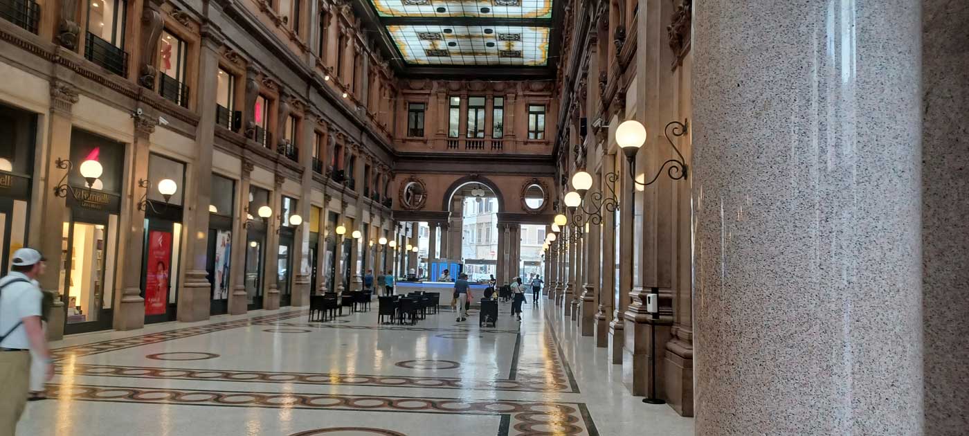 interior galleria alberto sordi