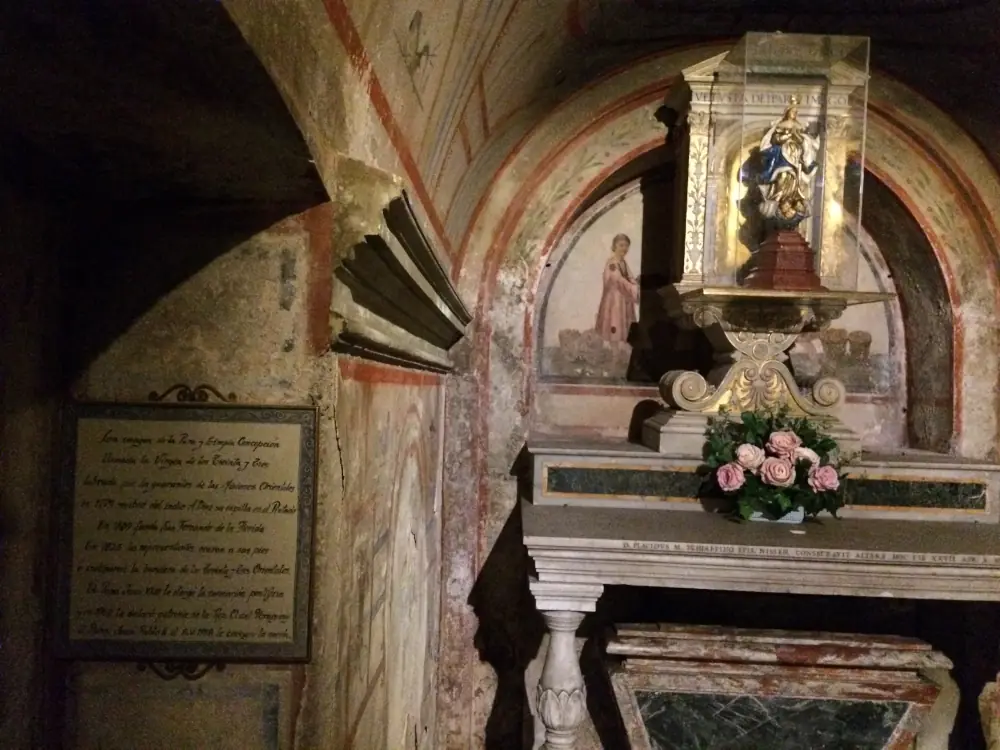 virgen de los treinta y tres en la basilica santi apostoli