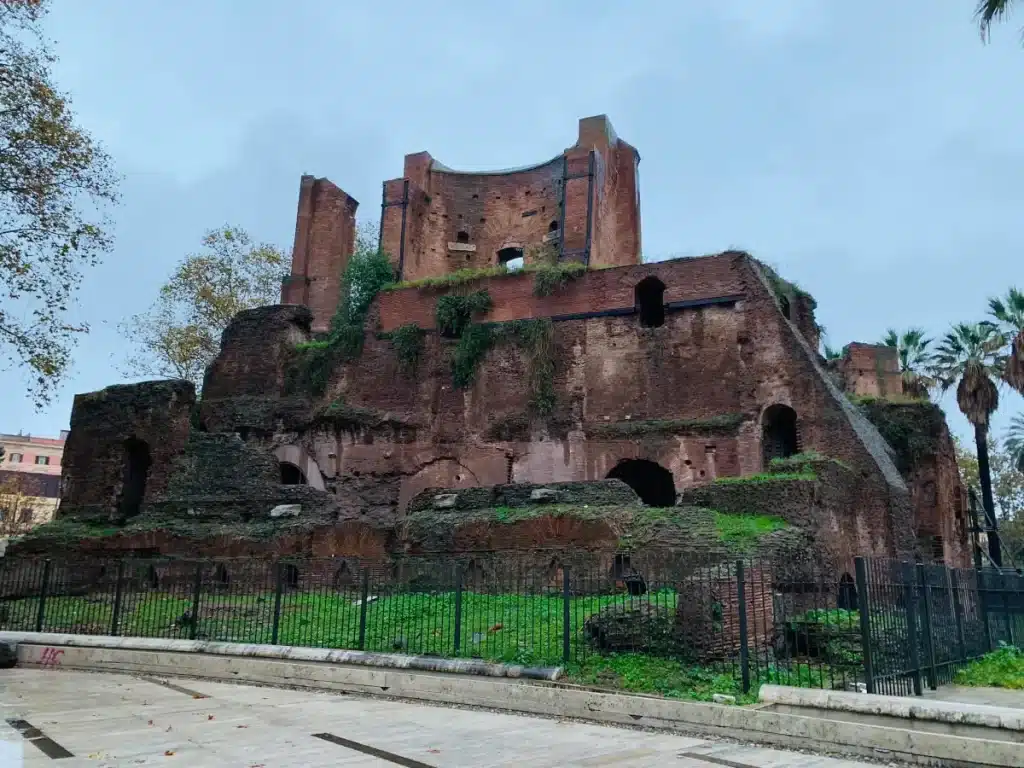 piazza vittorio ruinas roma antigua