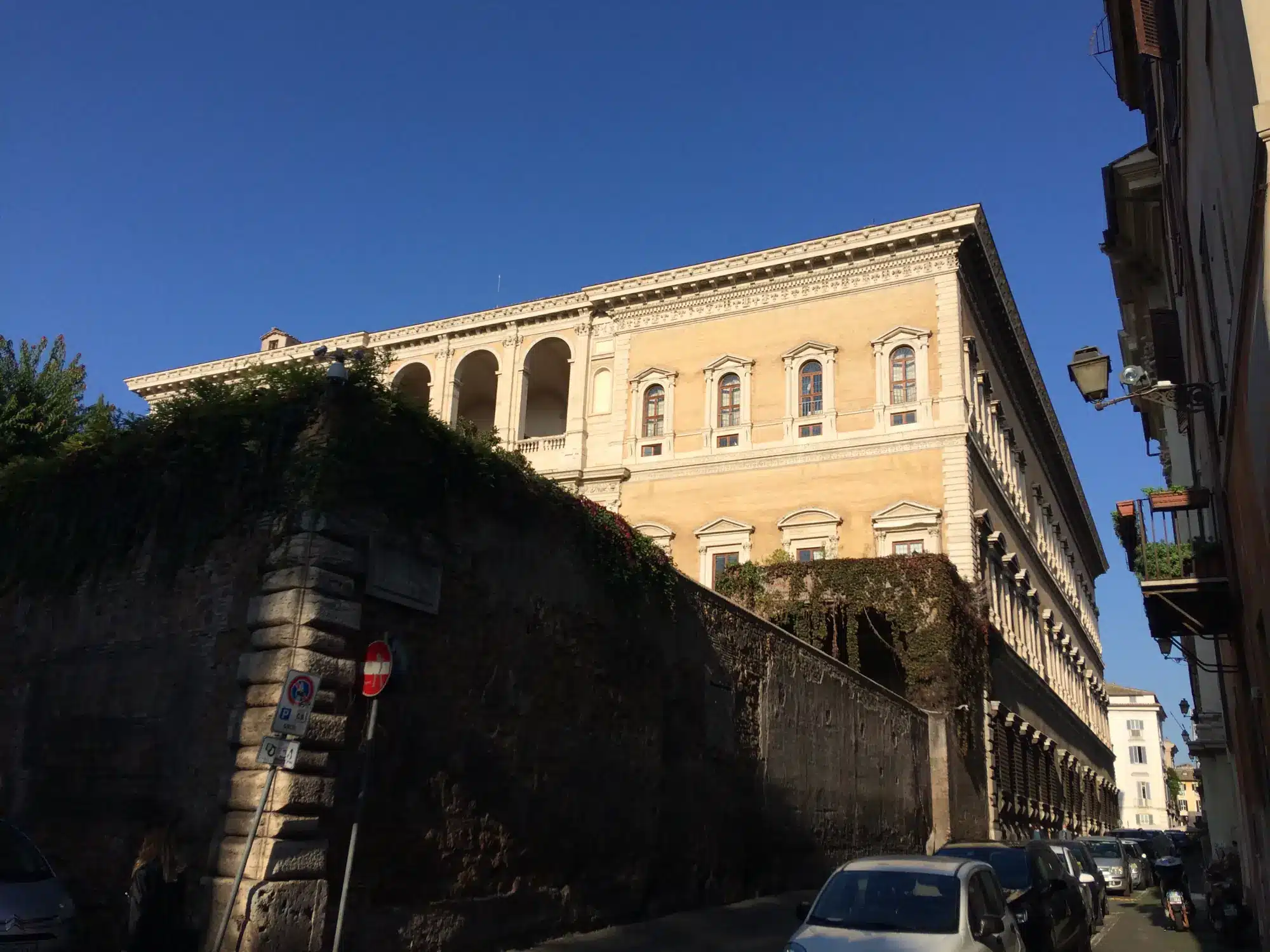 palazzo farnese jardines via giulia