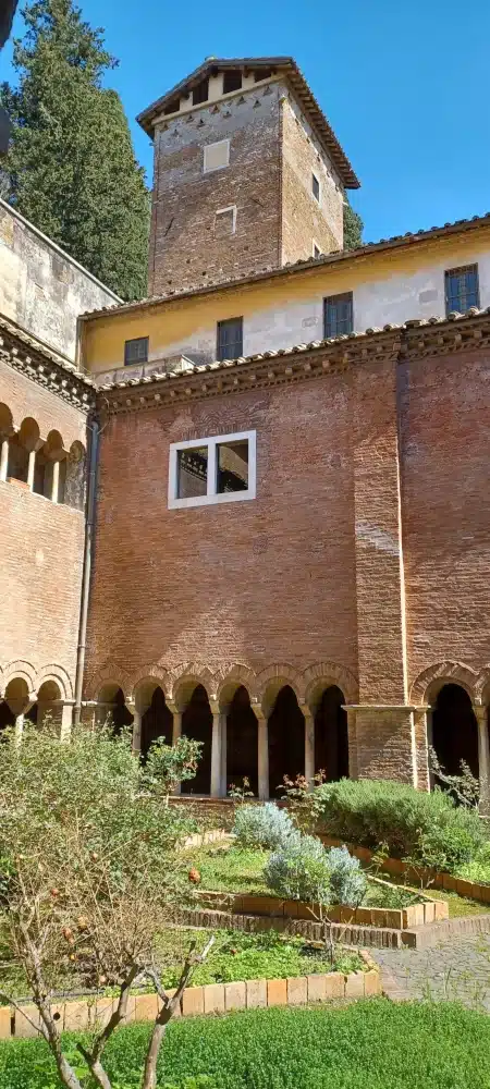 claustro san lorenzo verano