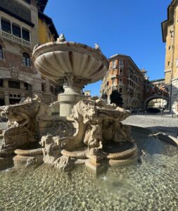 fuente piazza mincio coppede