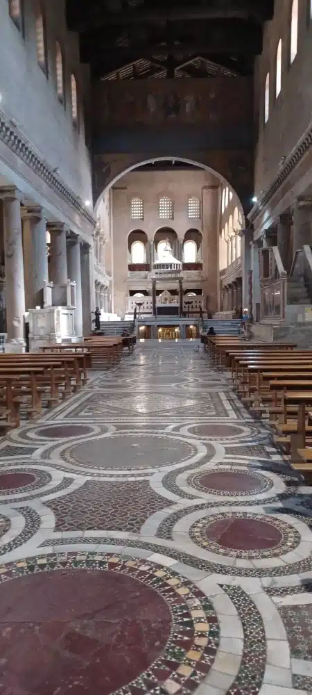 interior basilica san lorenzo fuori le mura