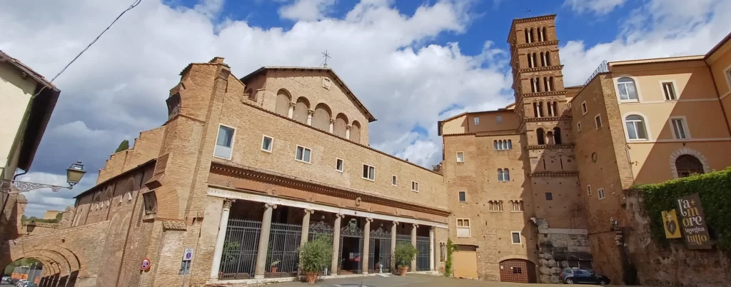 exterior iglesia santi giovanni e paolo clivo scauro