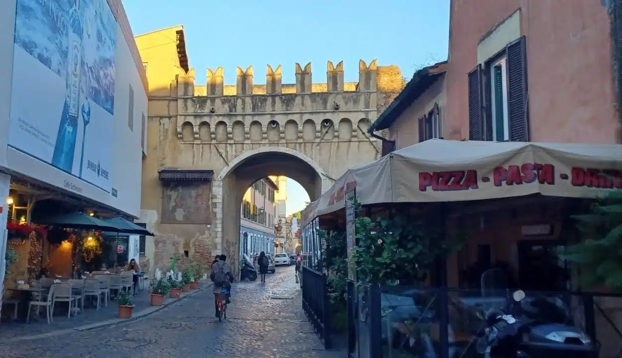Porta Settimiana Trastevere