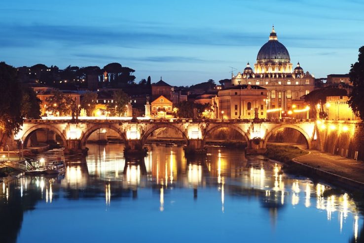 vistas del tiber y san pedro tour de noche en roma