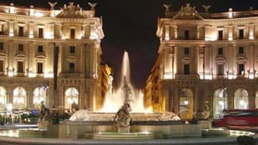 plaza de la república durante un tour de noche