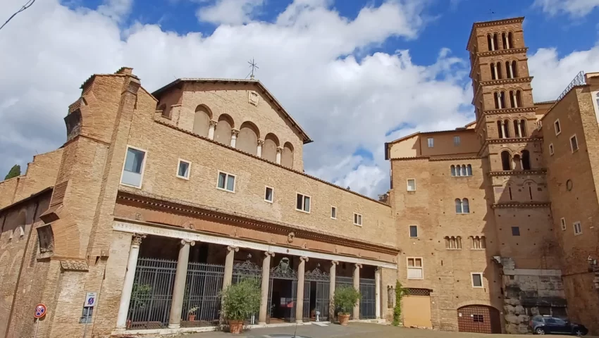 exterior iglesia santi giovanni e paolo clivo scauro