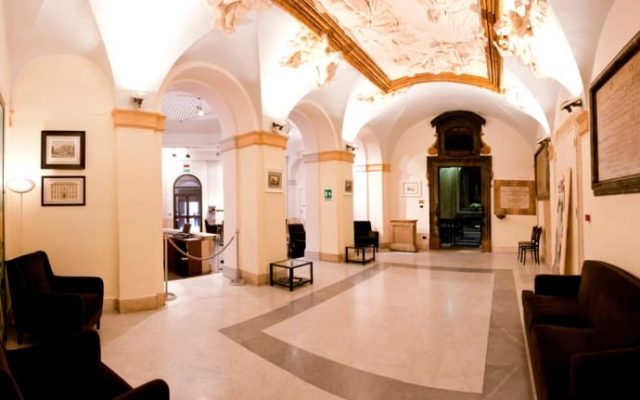 Foyer del palacio santa Chiara Opera en Roma