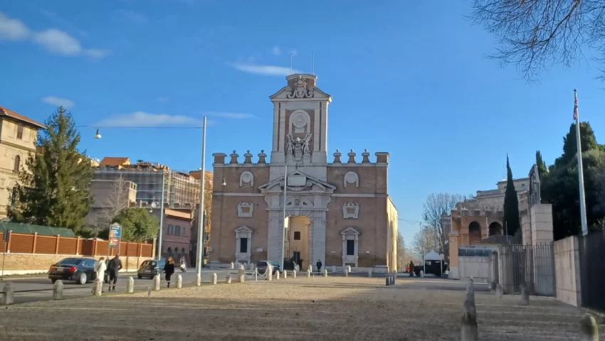 Porta Pia lado via XX Settembre realizada por Michelangelo