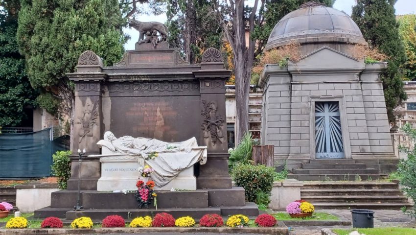 tumba mameli cementerio verano