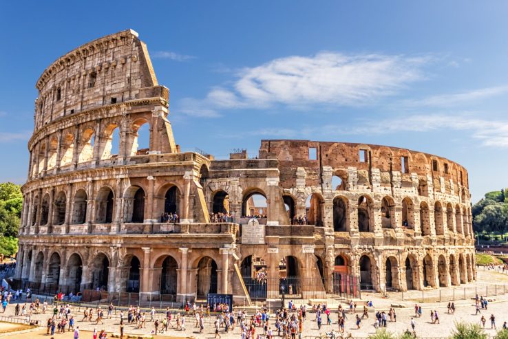 vista del coliseo romano antes de empezar la visita guiada
